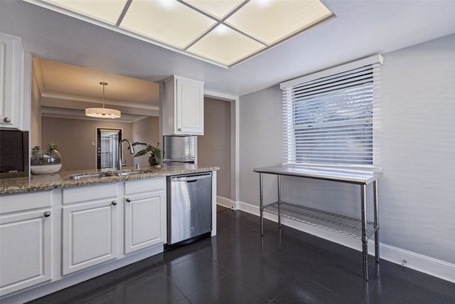 10207 Regal Oaks Drive 210, Dallas, TX 75230