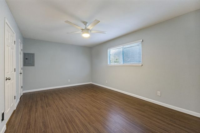 10207 Regal Oaks Drive 210, Dallas, TX 75230