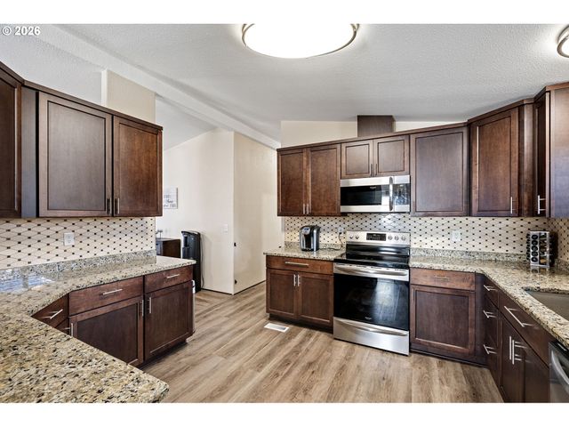 1307 BRAMBLEWOOD Ln, Eugene, OR 97404