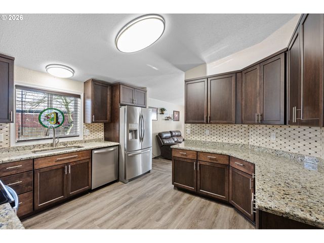 1307 BRAMBLEWOOD Ln, Eugene, OR 97404