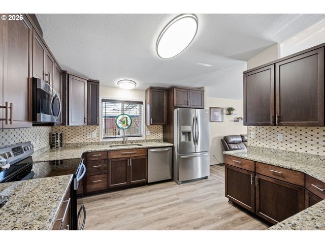 1307 BRAMBLEWOOD Ln, Eugene, OR 97404