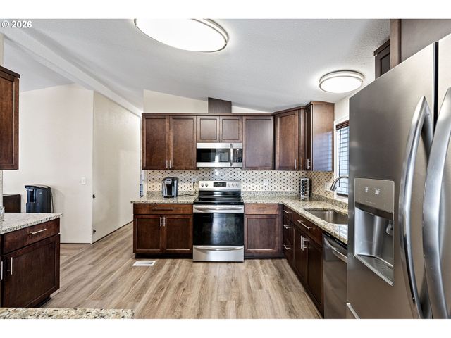 1307 BRAMBLEWOOD Ln, Eugene, OR 97404