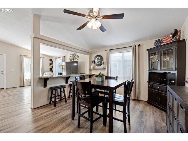 1307 BRAMBLEWOOD Ln, Eugene, OR 97404