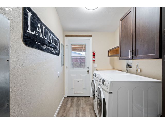 1307 BRAMBLEWOOD Ln, Eugene, OR 97404