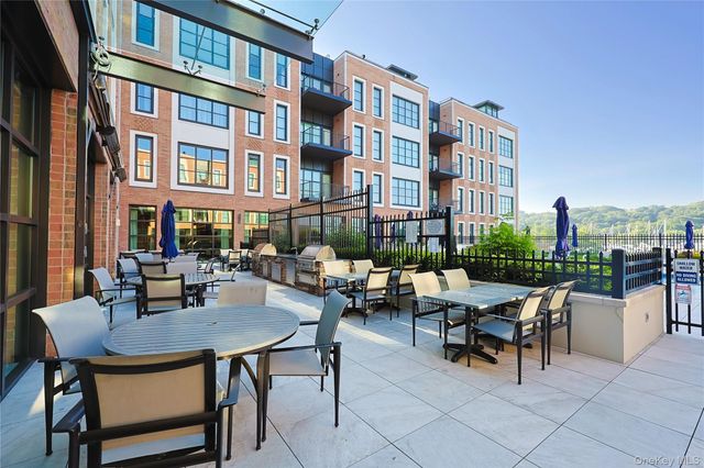 100 Garvies Point Road 1024, Glen Cove, NY 11542