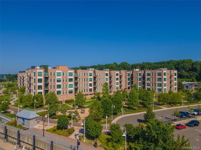 100 Garvies Point Road 1024, Glen Cove, NY 11542