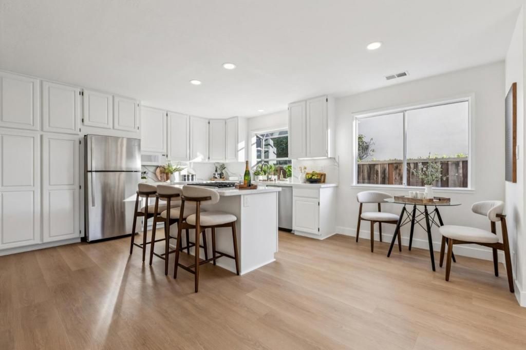 Image 10 of property listing at 876 Lurline Drive, Foster City, CA 94404