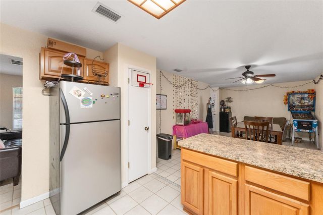3025 W UNIVERSITY AVENUE, Gainesville, FL 32607