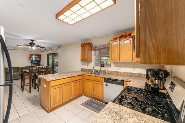 3025 W UNIVERSITY AVENUE, Gainesville, FL 32607
