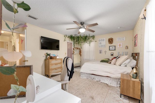 3025 W UNIVERSITY AVENUE, Gainesville, FL 32607