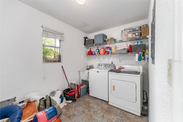 3025 W UNIVERSITY AVENUE, Gainesville, FL 32607