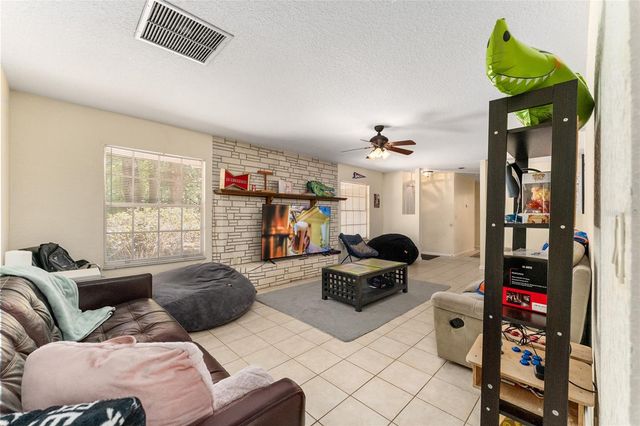 3025 W UNIVERSITY AVENUE, Gainesville, FL 32607