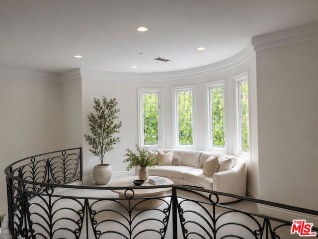 2285 Worthing Lane, Los Angeles, CA 90077
