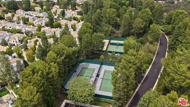 2285 Worthing Lane, Los Angeles, CA 90077
