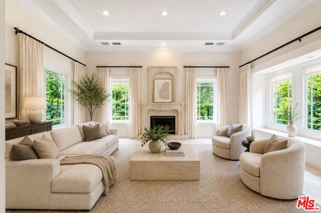 2285 Worthing Lane, Los Angeles, CA 90077
