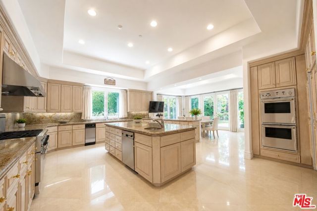 2285 Worthing Lane, Los Angeles, CA 90077