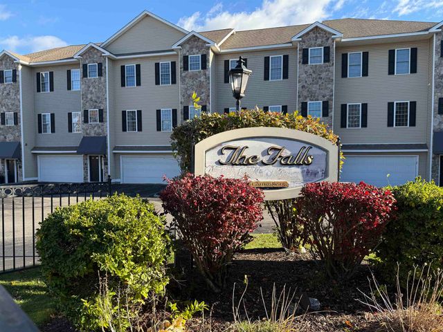 17 River Front Dr Unit 3, Manchester, NH 03102