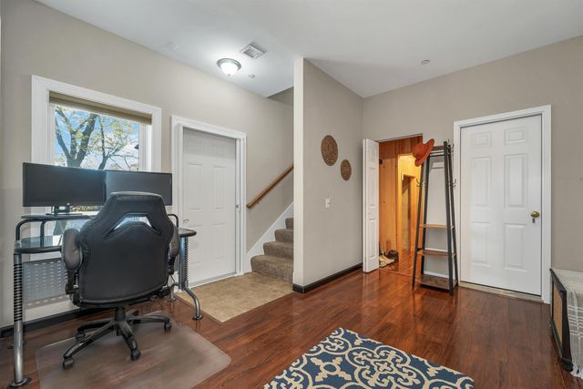 17 River Front Dr Unit 3, Manchester, NH 03102