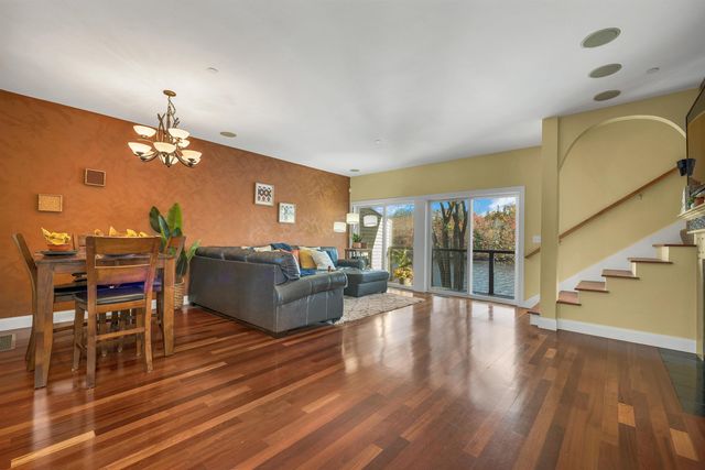 17 River Front Dr Unit 3, Manchester, NH 03102