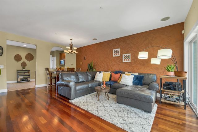 17 River Front Dr Unit 3, Manchester, NH 03102