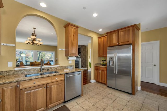 17 River Front Dr Unit 3, Manchester, NH 03102