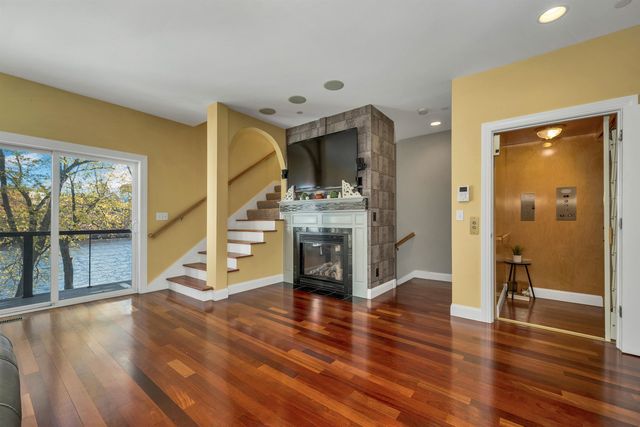 17 River Front Dr Unit 3, Manchester, NH 03102