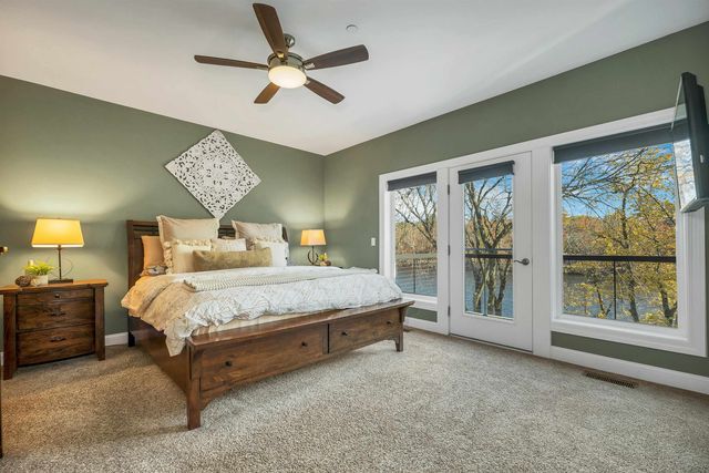17 River Front Dr Unit 3, Manchester, NH 03102