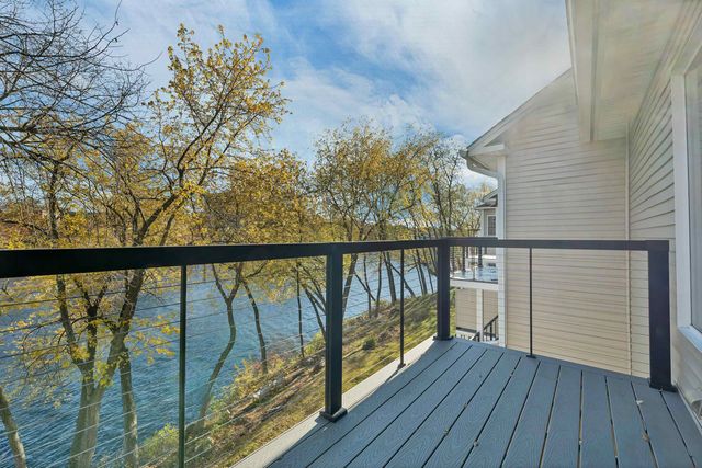 17 River Front Dr Unit 3, Manchester, NH 03102