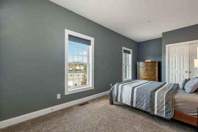 17 River Front Dr Unit 3, Manchester, NH 03102