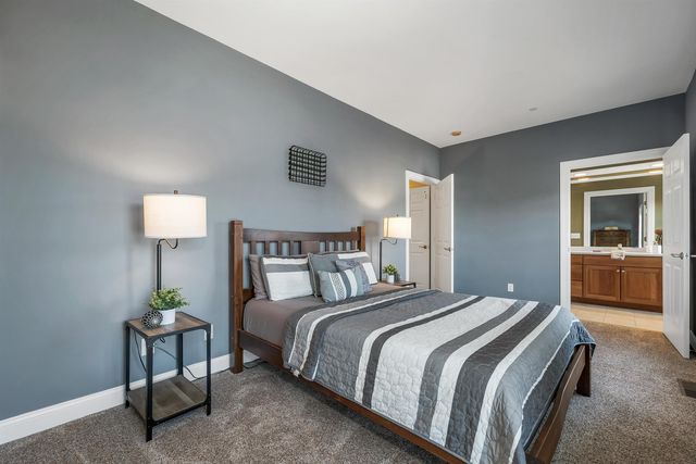 17 River Front Dr Unit 3, Manchester, NH 03102