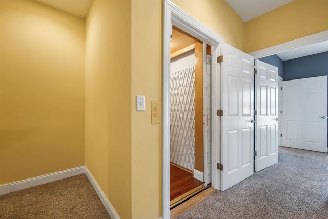 17 River Front Dr Unit 3, Manchester, NH 03102