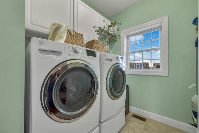 17 River Front Dr Unit 3, Manchester, NH 03102