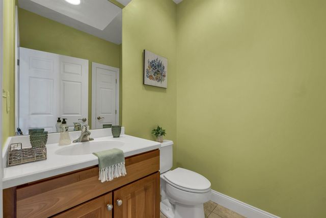 17 River Front Dr Unit 3, Manchester, NH 03102