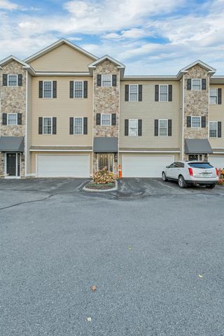 17 River Front Dr Unit 3, Manchester, NH 03102