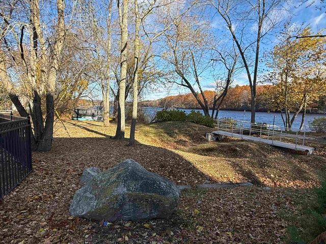 17 River Front Dr Unit 3, Manchester, NH 03102