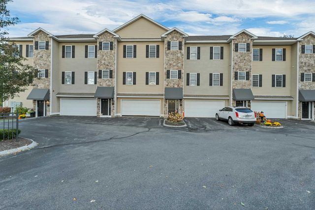 17 River Front Dr Unit 3, Manchester, NH 03102