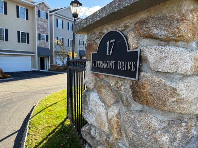 17 River Front Dr Unit 3, Manchester, NH 03102