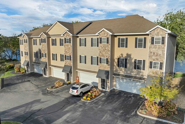 17 River Front Dr Unit 3, Manchester, NH 03102