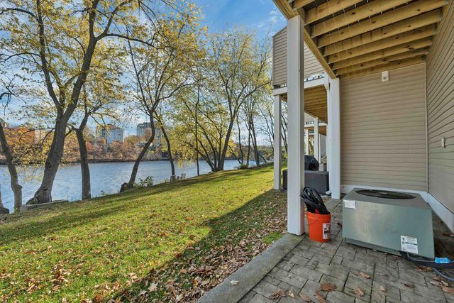 17 River Front Dr Unit 3, Manchester, NH 03102