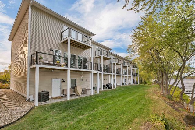 17 River Front Dr Unit 3, Manchester, NH 03102
