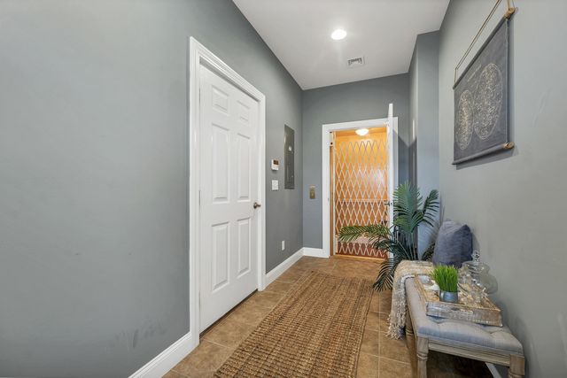 17 River Front Dr Unit 3, Manchester, NH 03102