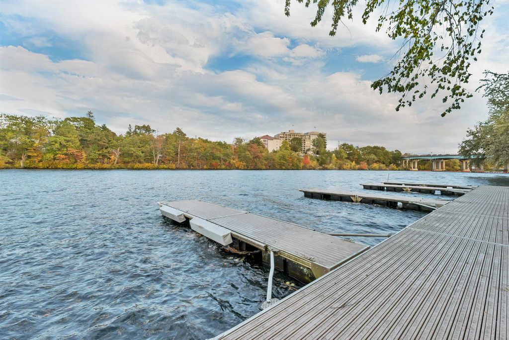 17 River Front Dr Unit 3, Manchester, NH 03102