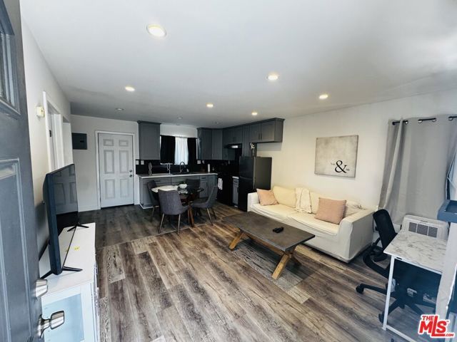 335 E 65th Street 337, Los Angeles, CA 90003
