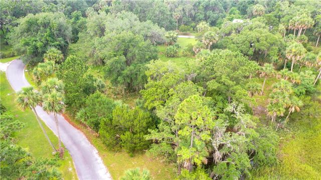 13 Seabreeze Drive, Darien, GA 31305