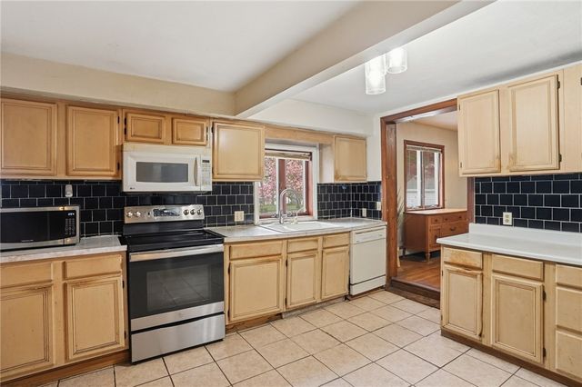 11 Cedar Drive, Bristol, RI 02809
