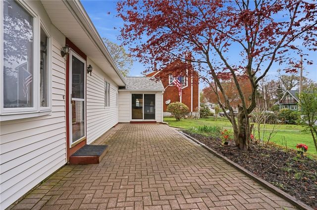 11 Cedar Drive, Bristol, RI 02809