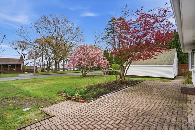 11 Cedar Drive, Bristol, RI 02809
