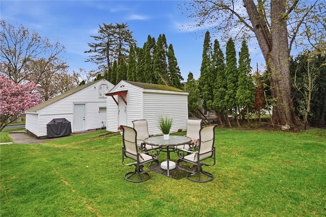 11 Cedar Drive, Bristol, RI 02809