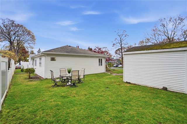 11 Cedar Drive, Bristol, RI 02809