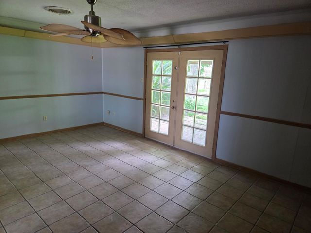 1133 25th Avenue N, Texas City, TX 77590